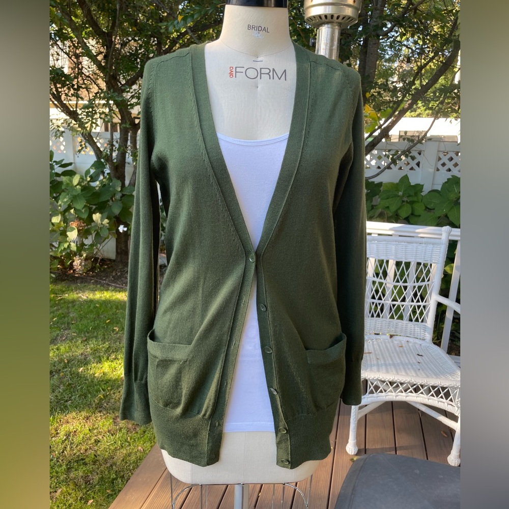 J Crew 100% Merino olive green cardigan in very good condition. size M